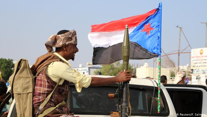 مأزق السعودية الجديد في اليمن بعد اعلان الانتقالي حكما ذاتيا للجنوب